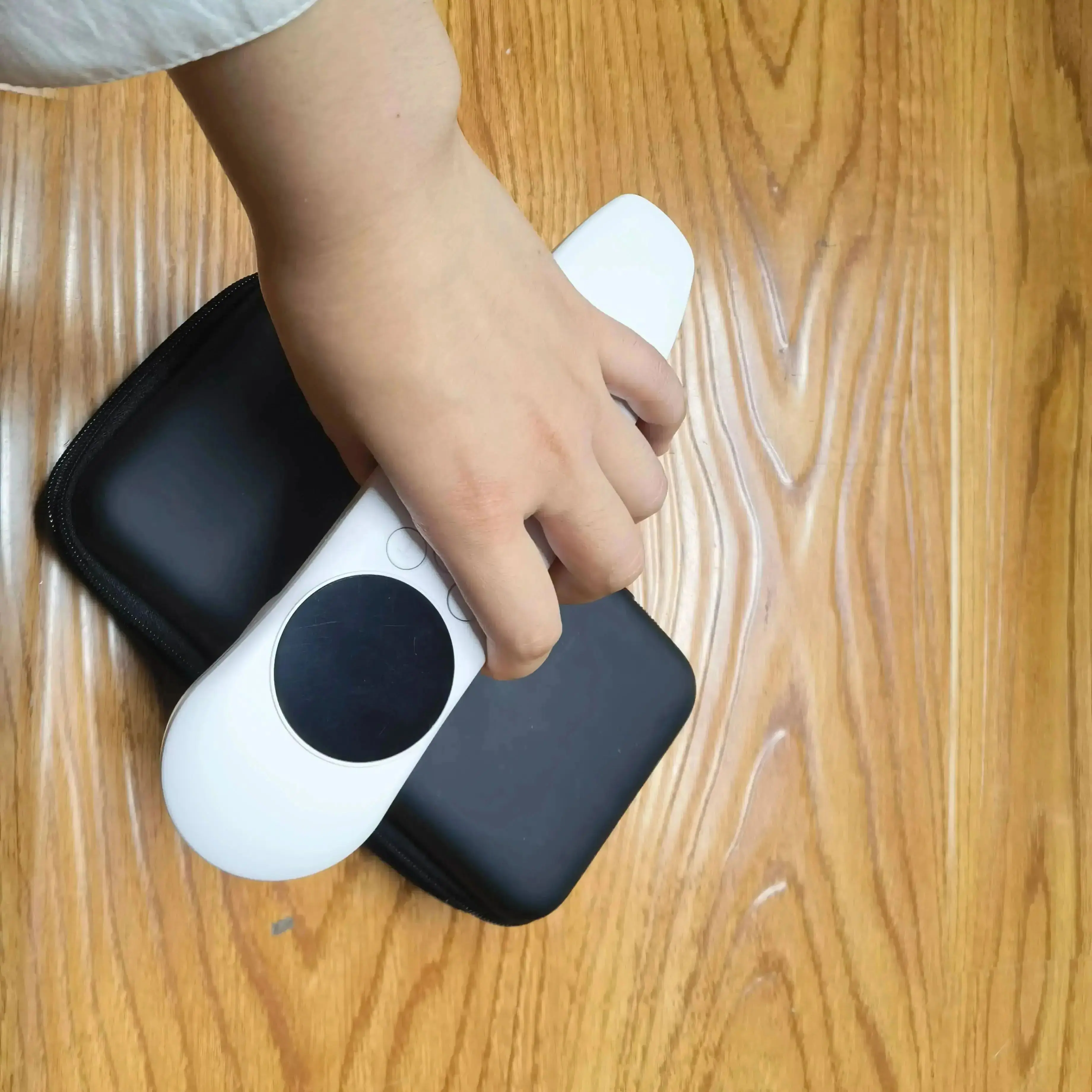 

HLKGO Veterinary & Sports Laser Therapy Device 17 Diodes 650nm/808nm for Knee Injuries, Wound Healing on People & Pets