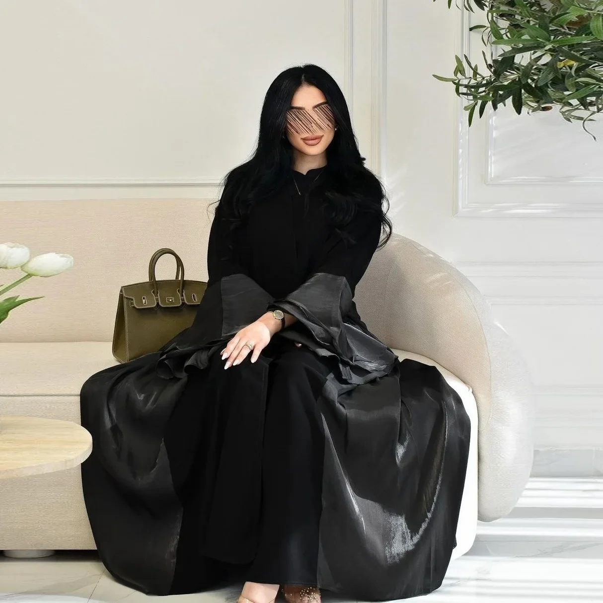 

Fashionable Middle Eastern Ladies Muslim Cardigan in Shiny Silk Satin Fabric and An Arab-style Casual Dress with Ruffled Sleeves