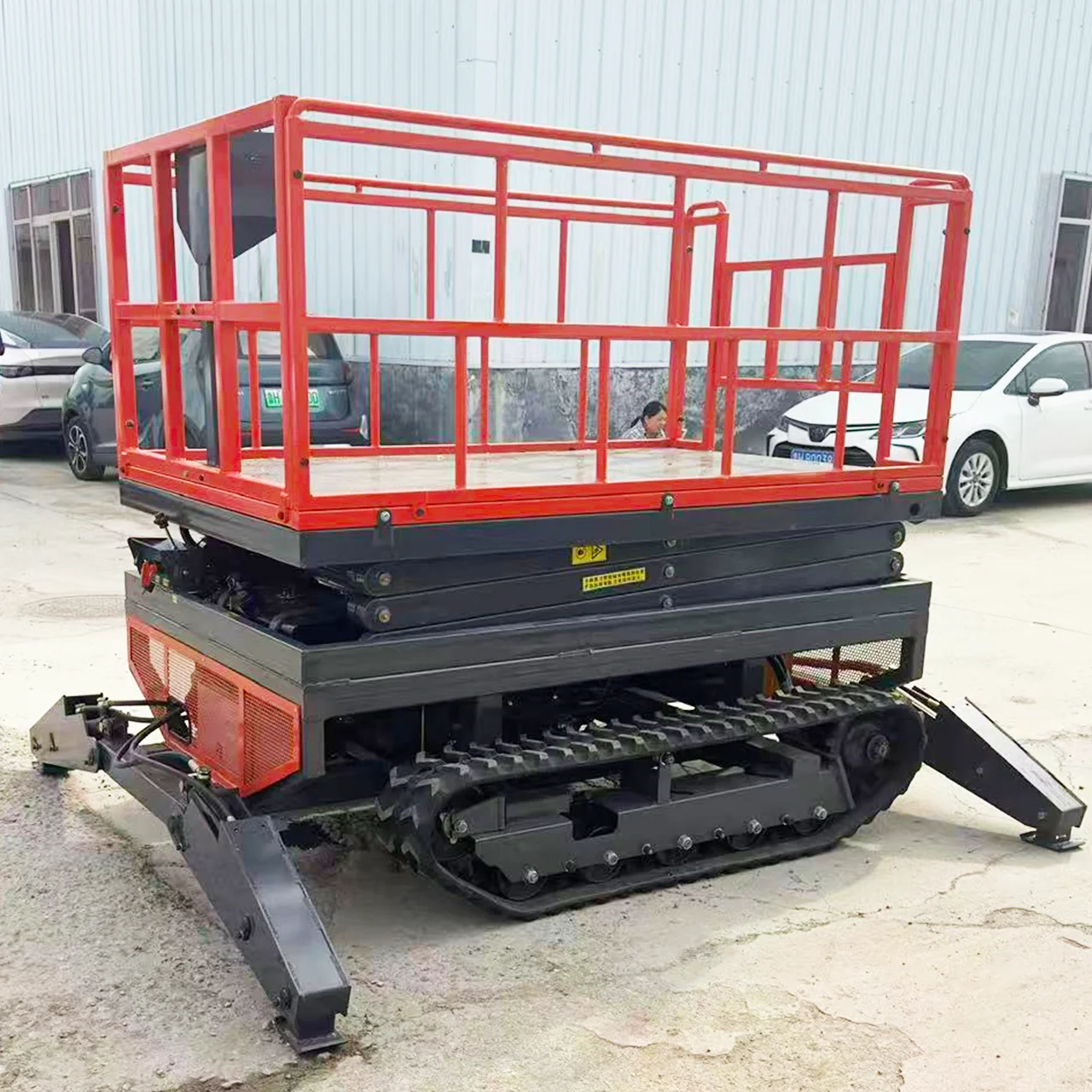 YG Customized 4-18m Rough Terrain Self Propelled Track Scissor Lift Mobile Hydraulic Diesel Lifting Scaffold Work Platform ATV
