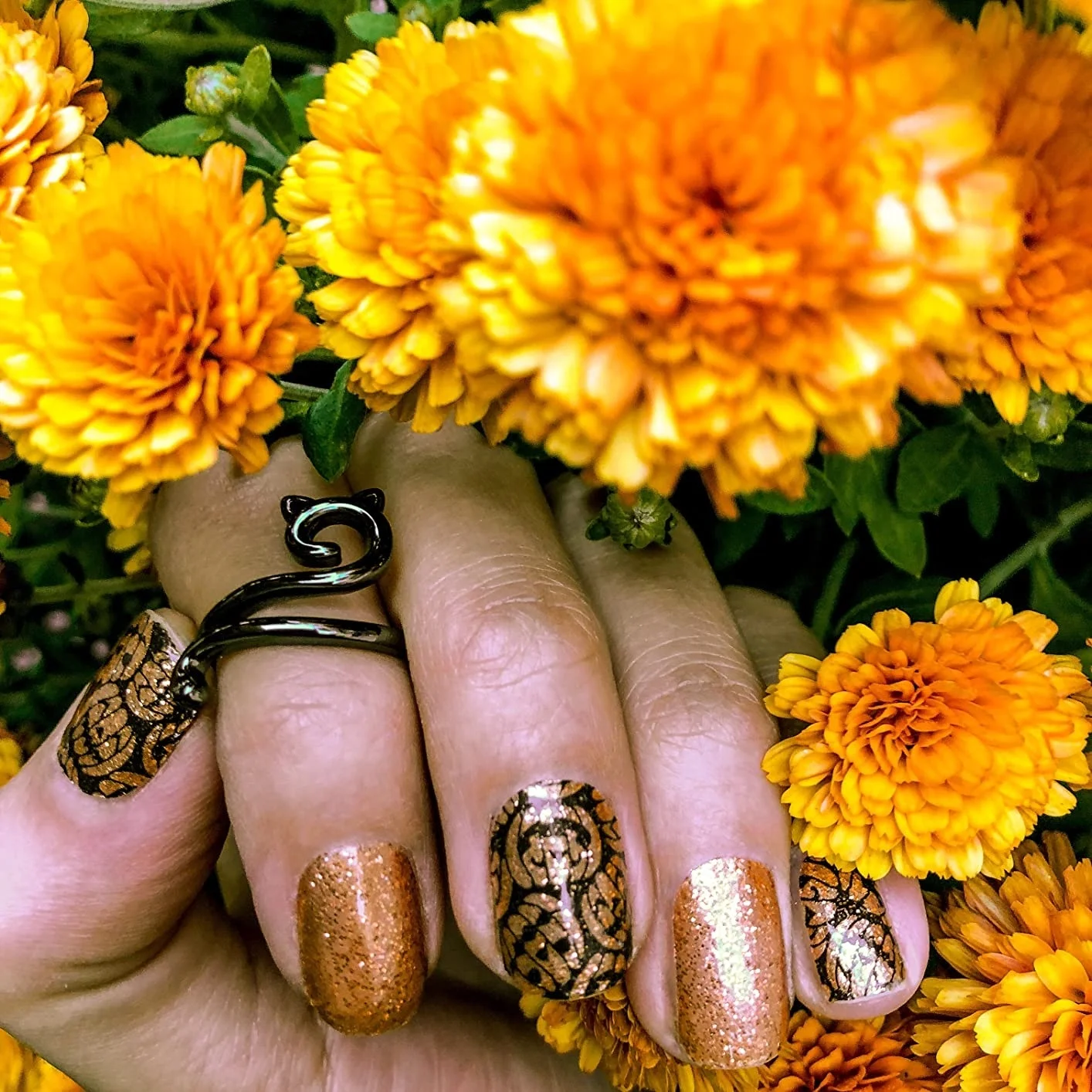 Adjustable Metal Crochet Yarn Guide Ring for Fingers Knitting Thimbles Holder Braided Open Loop Faster Knitting Accessories Gift for Mother Grandma with Box
