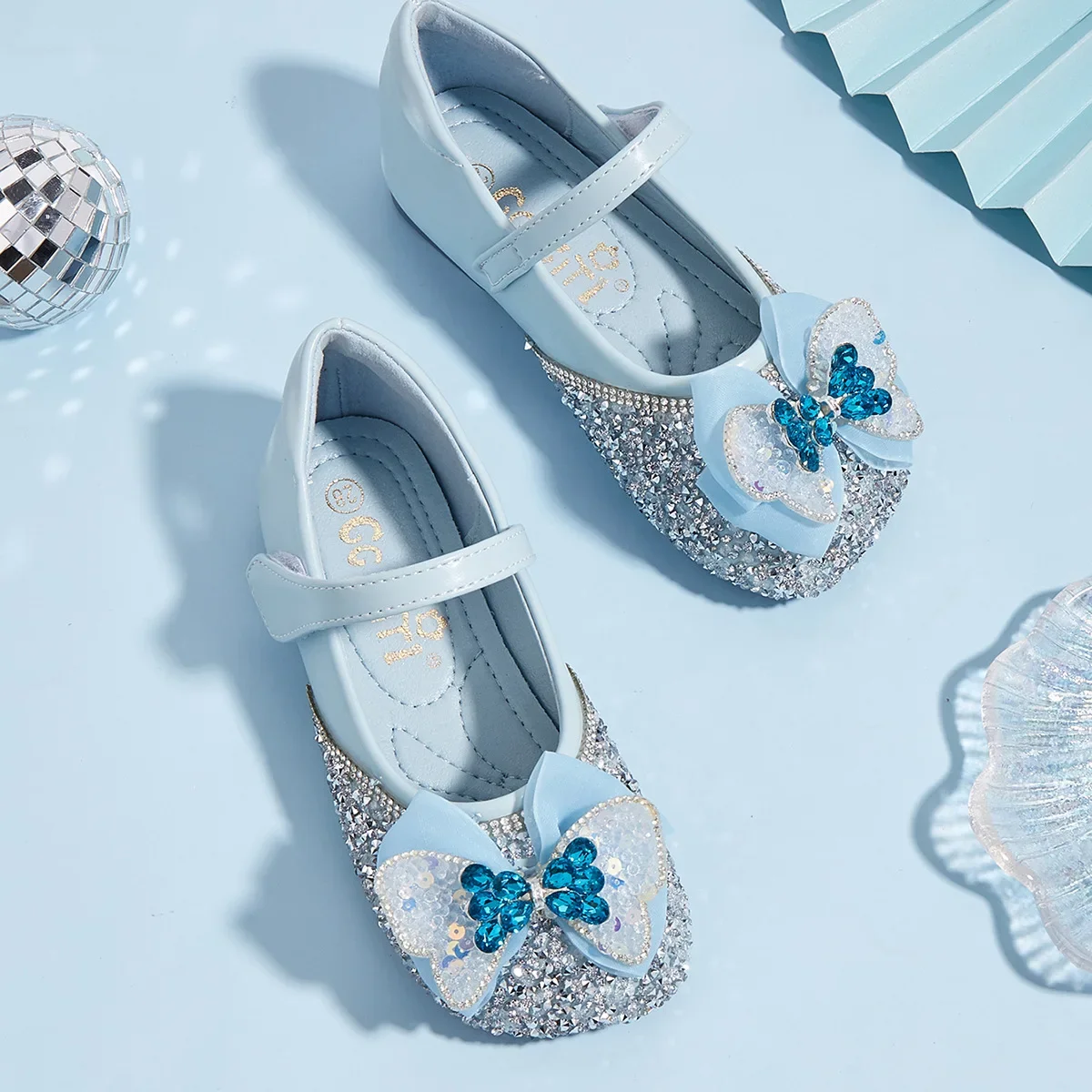 

2025 New Children's Leather Shoes Fashion Bow Girls' Crystal Princess Shoes Soft Bottom Non Slip Kid's Casual Flat Dance Shoes