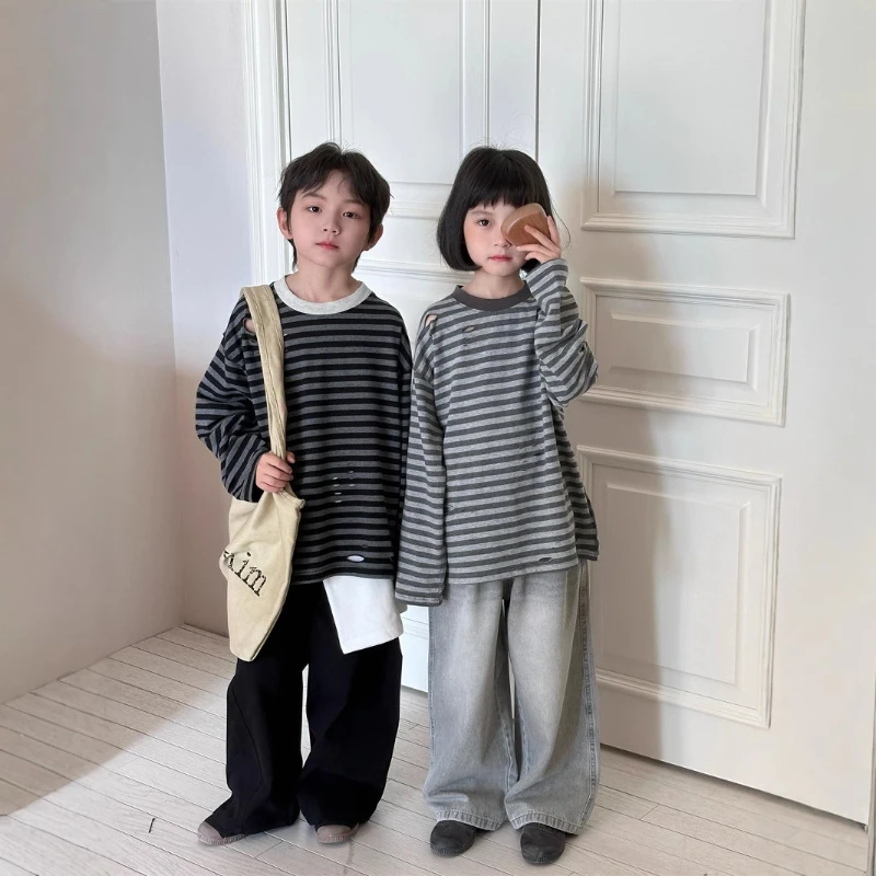 

2025 Autumn New Children's Perforated Design Striped Loose Casual Long Sleeved T-shirt