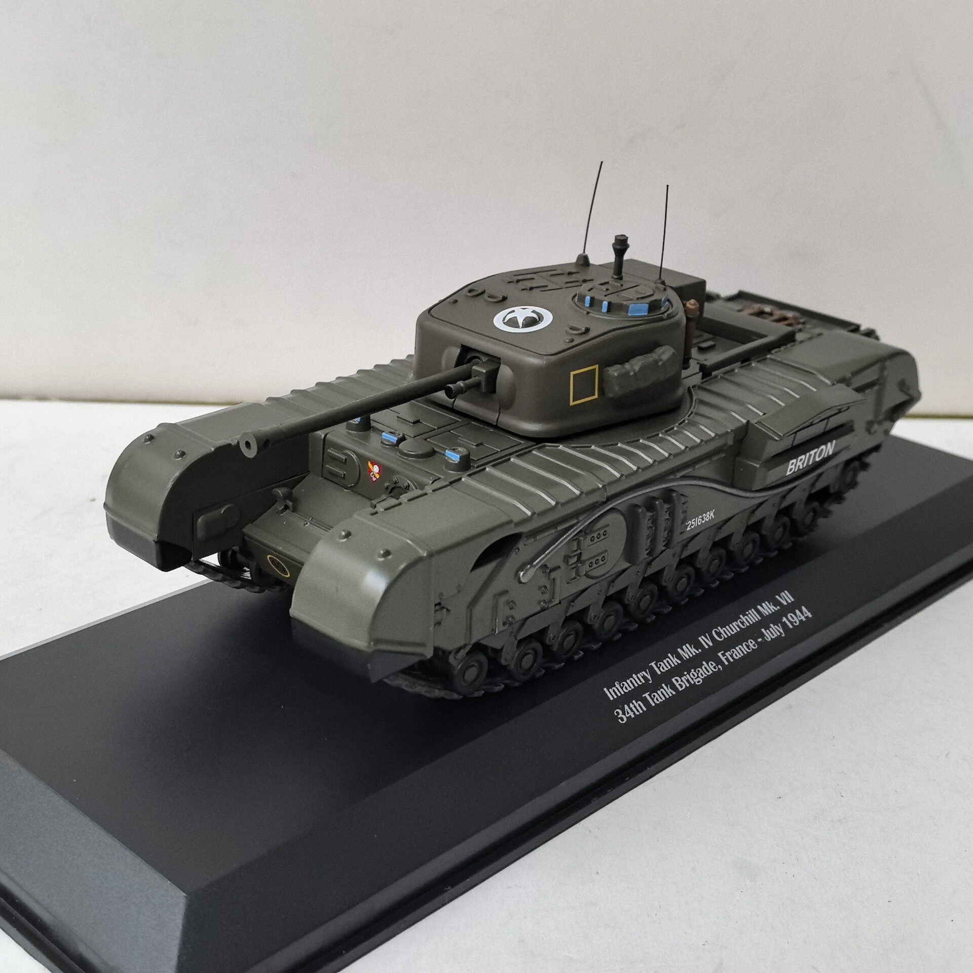 1/43 Infantry Tank Mk. IV Churchill Mk. VII 1944 (alloy（main body）+plastic material) model ornament