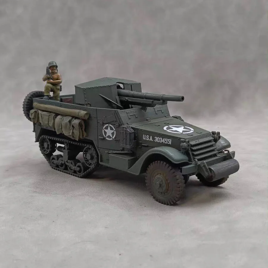1/35 US M3 half-track armored vehicle (including soldiers), SLA Printing Hand-Colored Finished Model Decorative Ornament