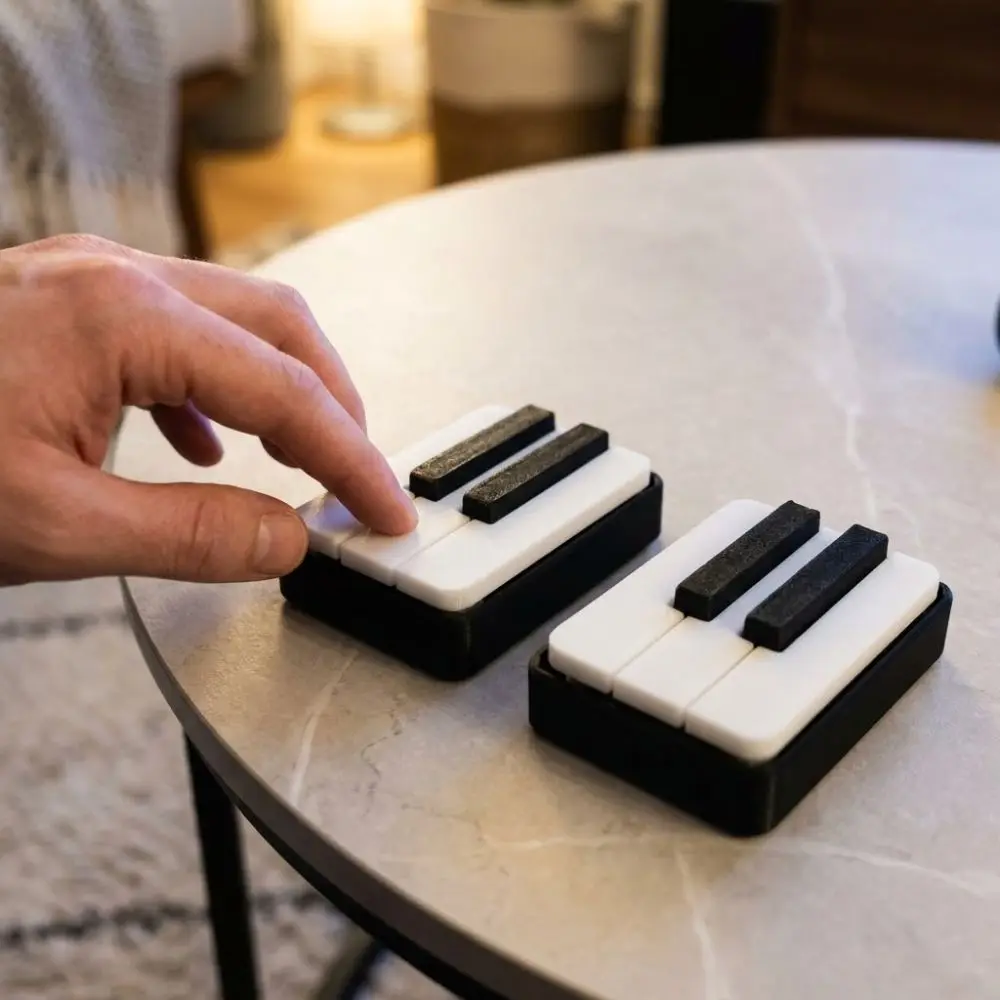 3D Printed Piano Stress Clicker Keychain Novelty 5-key Press Fidget Piano Clicker Charm Keyring Plastic Click Sound Effect
