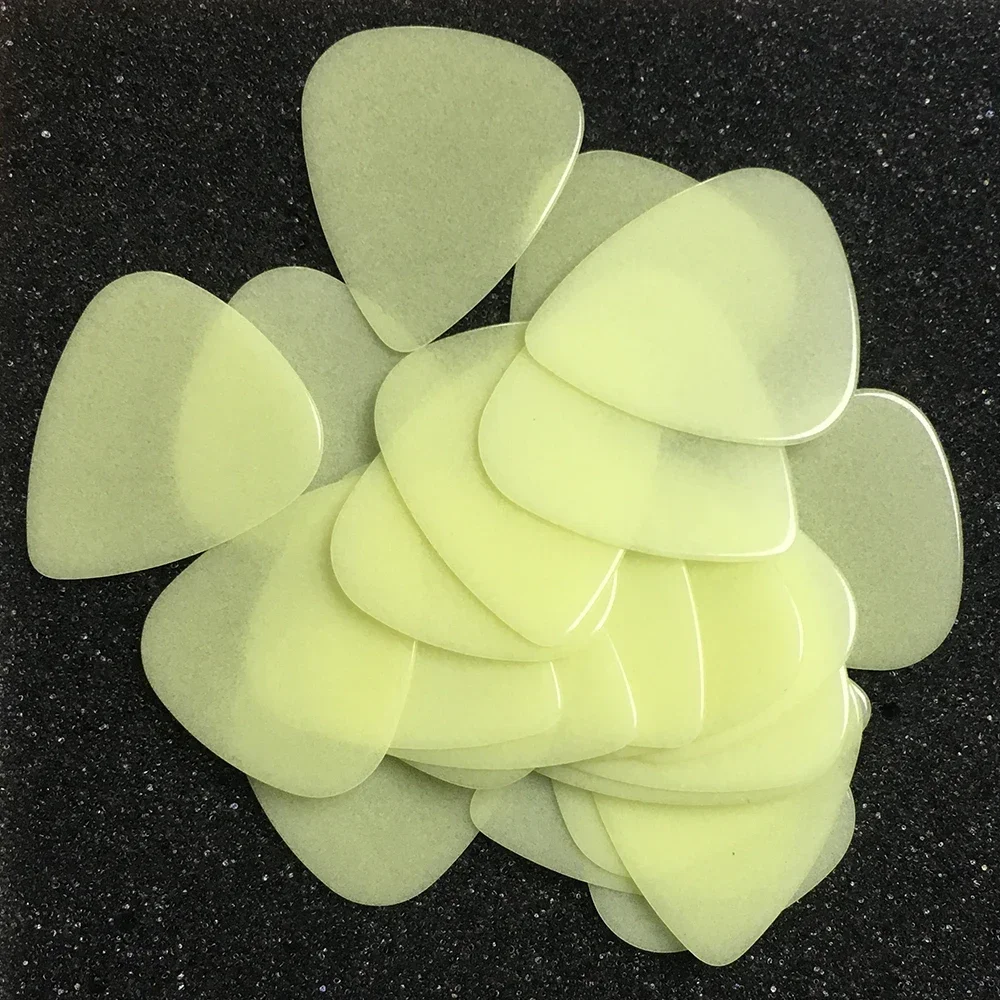 

Wholesale Lots of 500pcs Glow in the Dark Celluloid Guitar Picks Plectrums 0.5mm 0.75mm /1.0mm Size Options