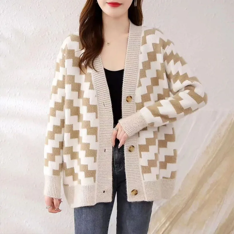 2023 Autumn and Winter Women's New Thickened V-neck Cardigan Knitted Coat Loose Relaxed Comfortable Color Matching Versatile Top