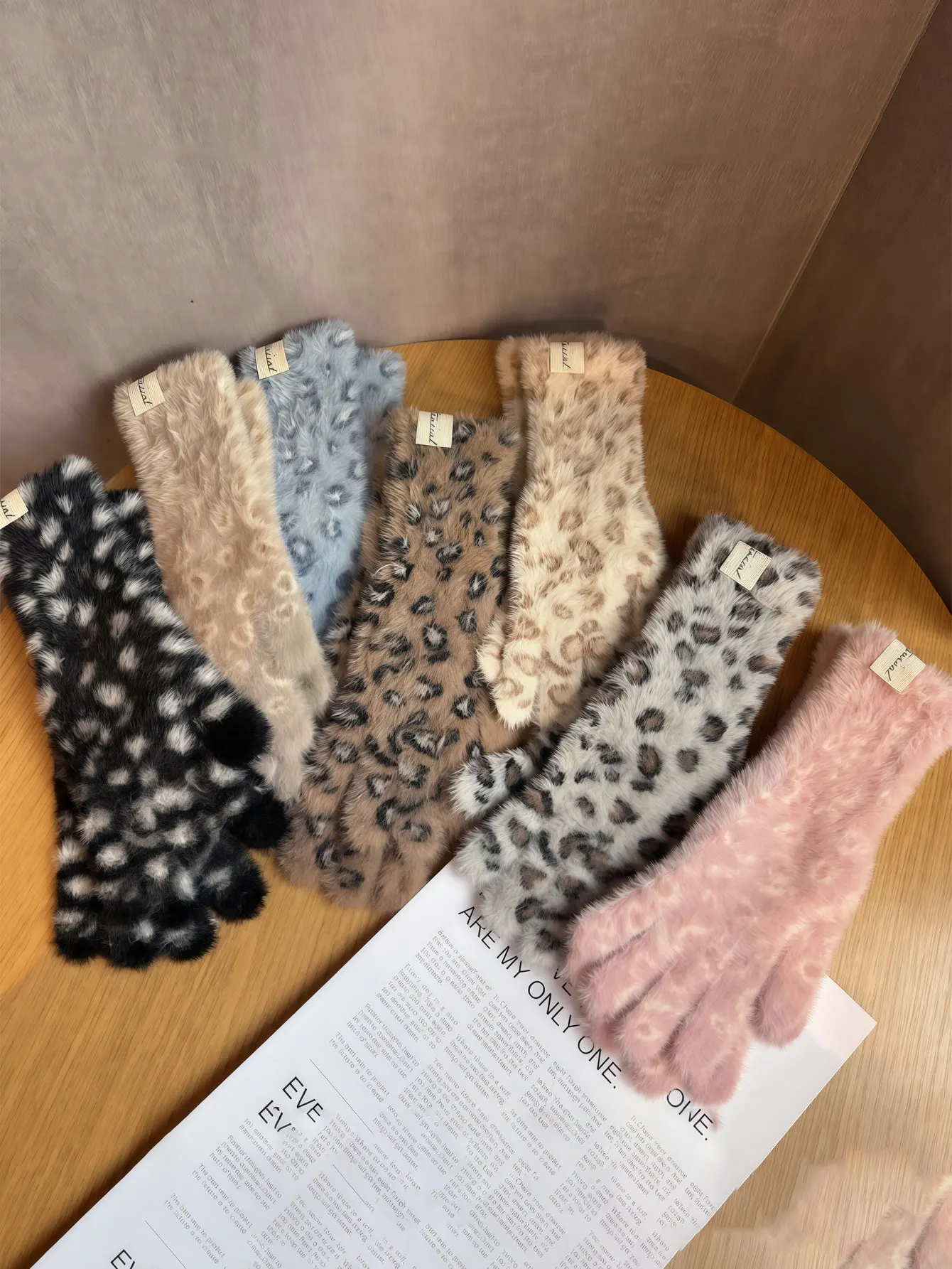 1PC  2026 Winter New Leopard Pattern Fleece Knit Fingerless Gloves - Warm and Insulating for Cold Weather