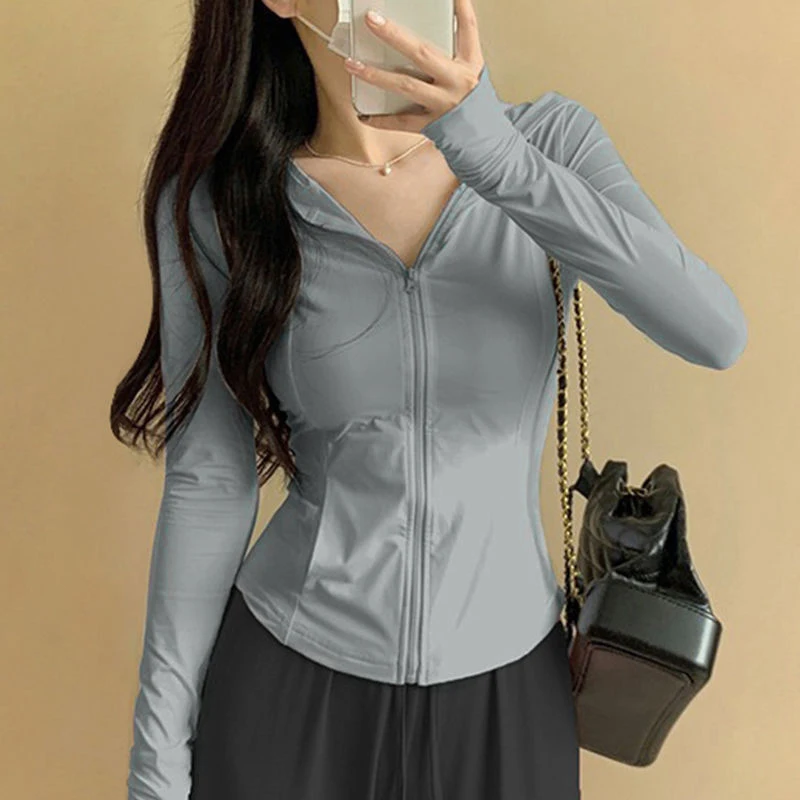 Damen-Jacke mit Reißverschluss und Kapuze, schmal geschnitten, langärmlig, Daumenloch, abgerundeter Saum, figurbetont, für Workout, Sonnenschutz, lässige Sport-Oberbekleidung, Oberteile – Detail 6