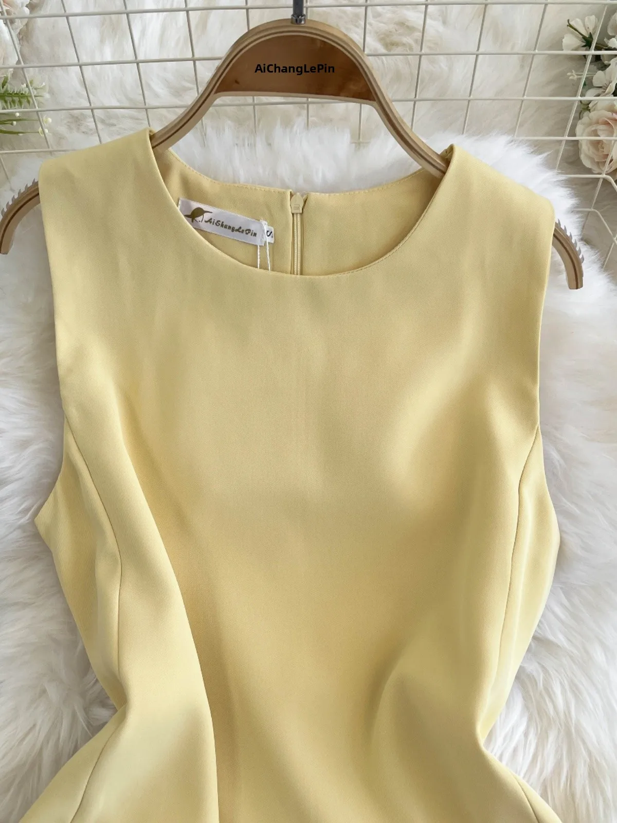 エレガントなショートAラインスカート レディース ノースリーブ ラウンドネック ウエストシェイプ 細見え 夏の新作 韓国風 ハイウエスト