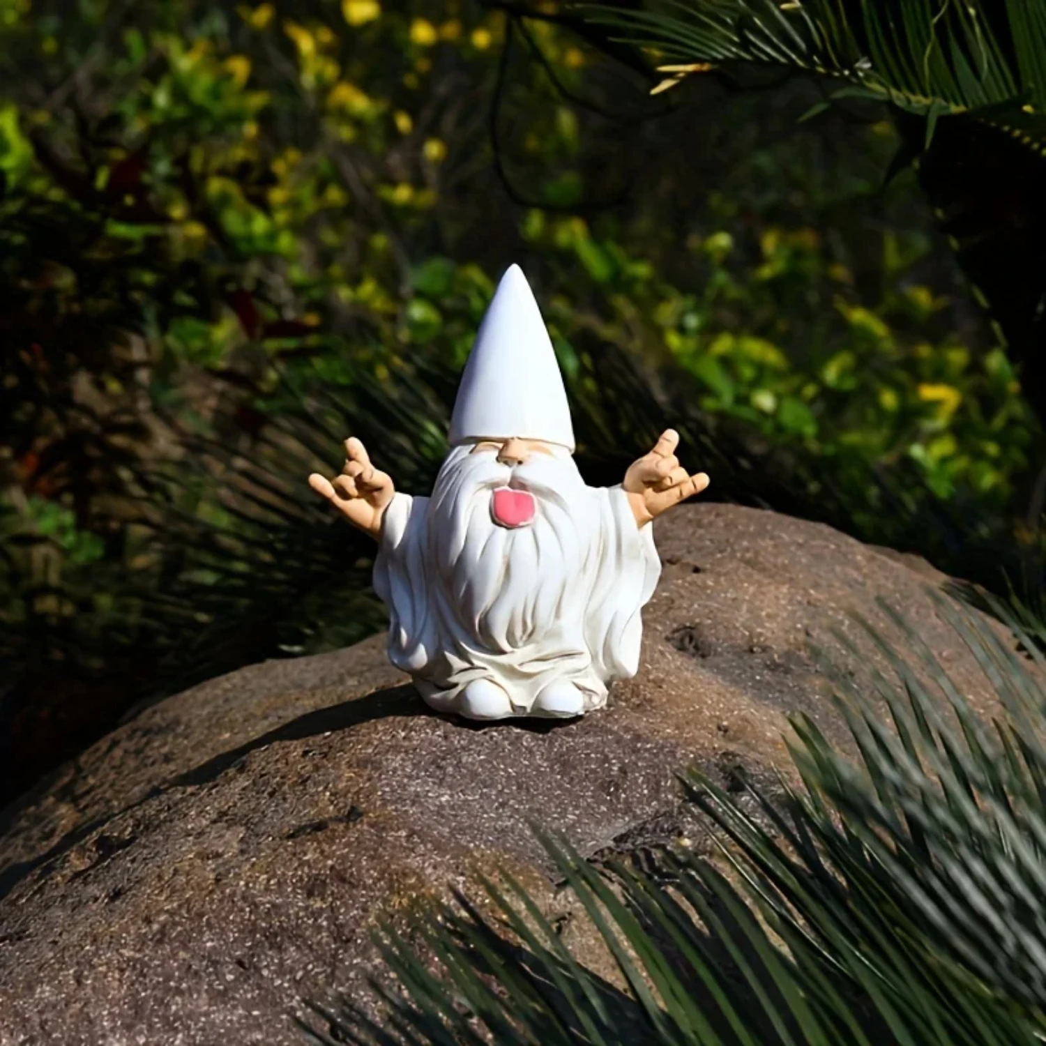 Nova luz para crianças e adultos Adicione um toque caprichoso, sua decoração do jardim com este encantador e animado Rocker Gnome Fi