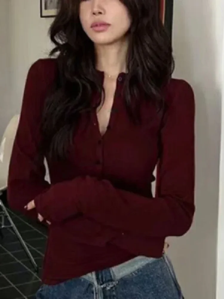 تي شيرت نسائي بأكمام طويلة للربيع والفتيات الحار نحيف للخريف سادة نحيل مثير يناسب الجميع ملابس شارع ناعمة بسيطة غير رسمية على الطراز الكوري