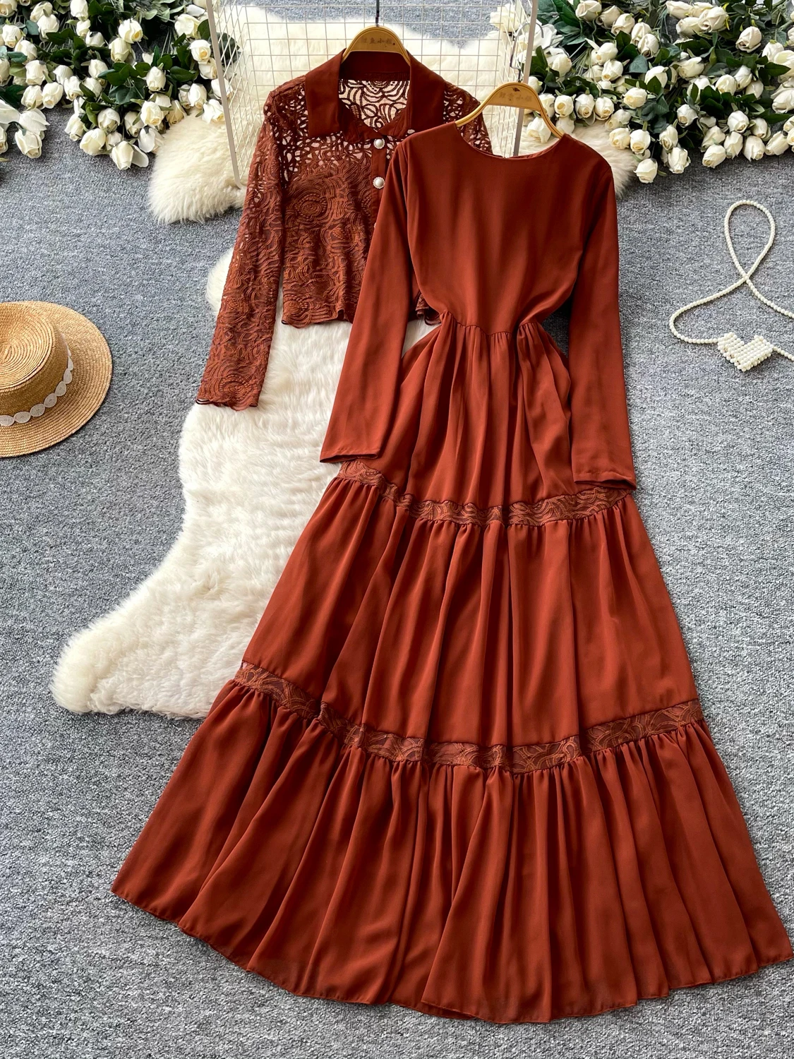 

Retro Lace Splicing Slimming Two-Piece Set Women's Summer Long Sleeve Waist-Cinching Slimming Commute Ensemble
