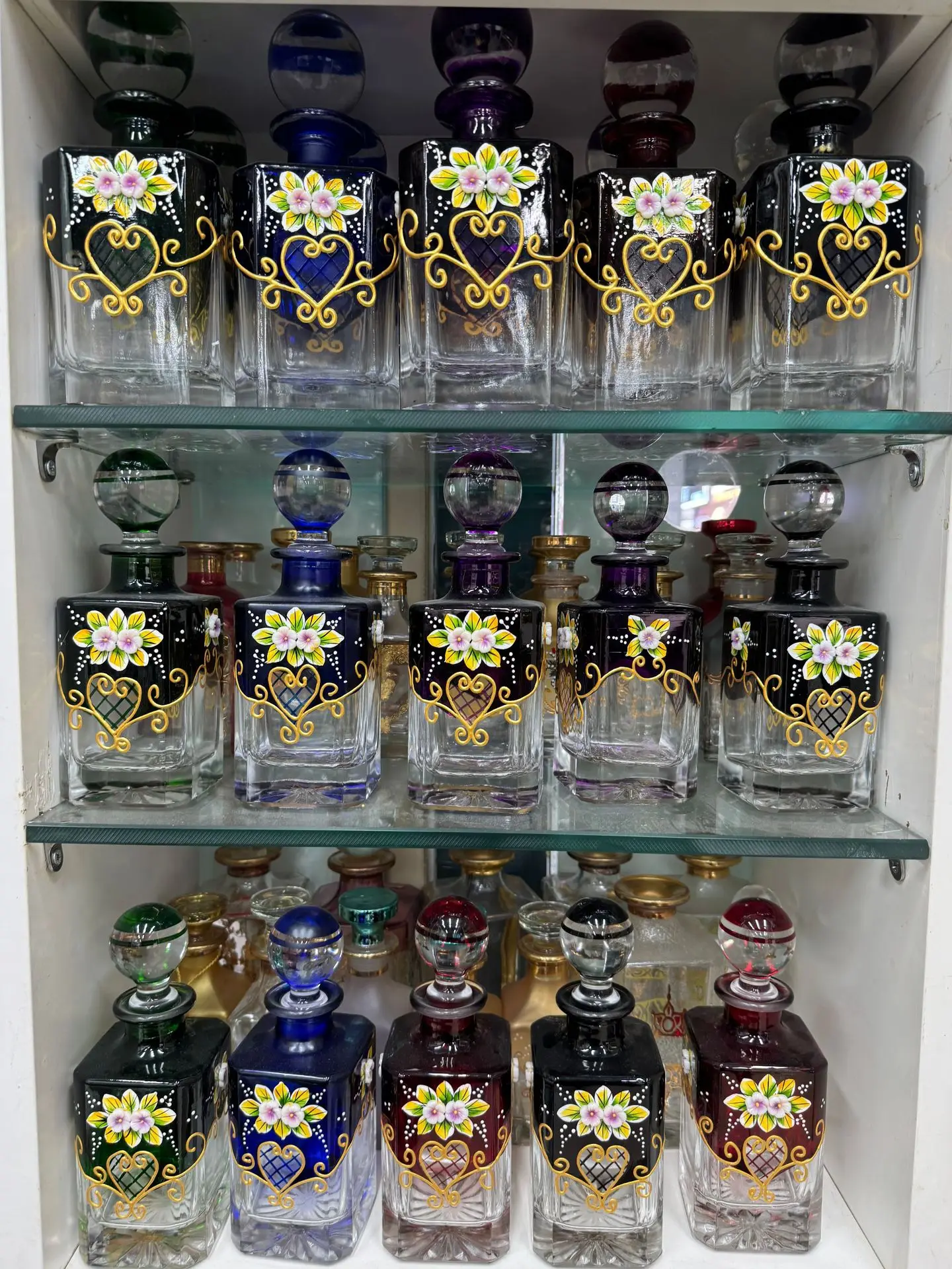 Gold enamel color enamel flower aromatherapy essential oil perfume storage bottle faucet model easy access factory direct sales