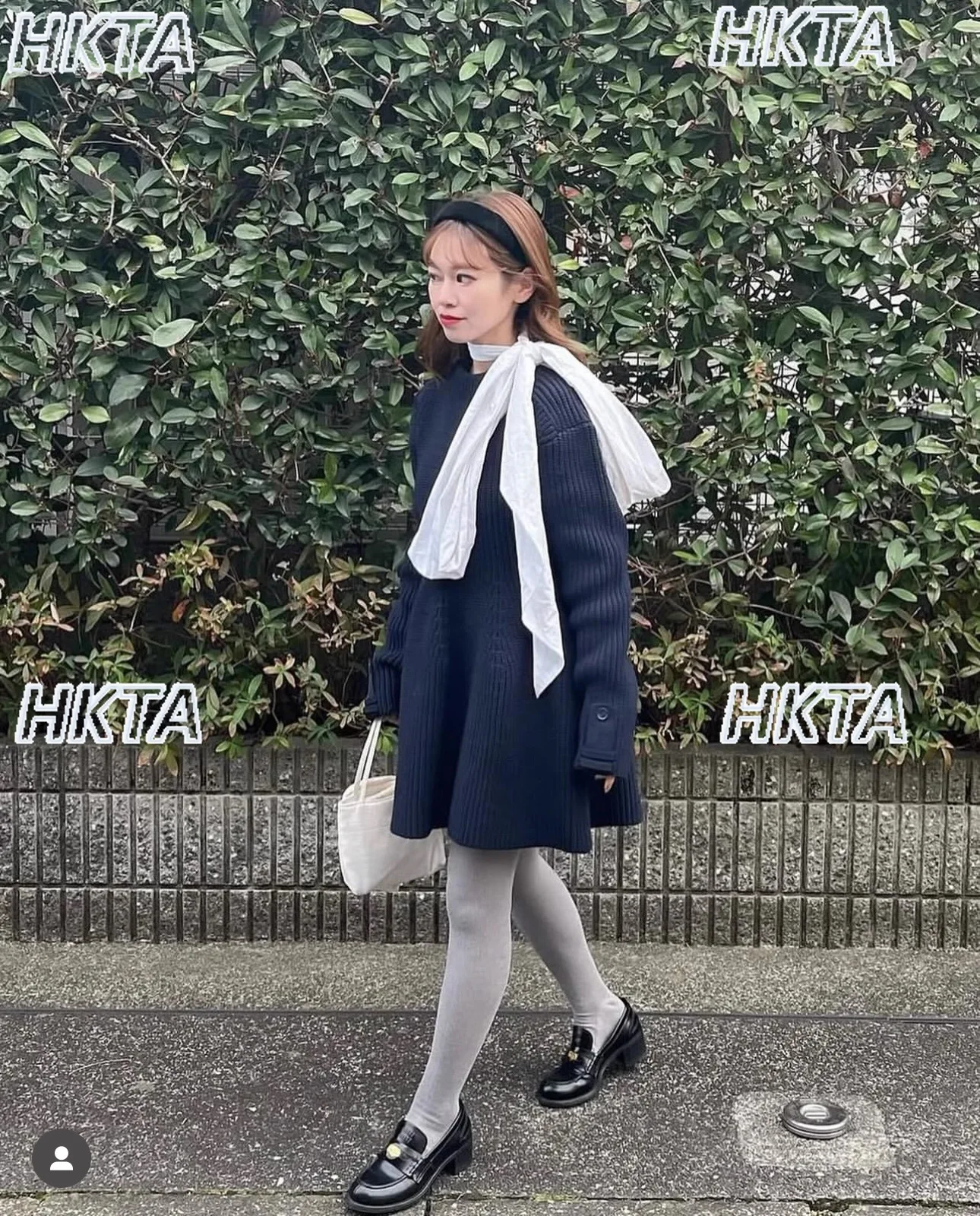 일본 출퇴근용 2025 겨울 신상 루즈핏 단색 니트 드레스 스윗 웨이스트 라운드넥 긴팔 A라인 스웨터 드레스 여성용