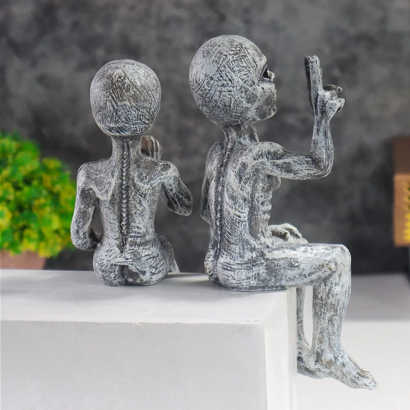 Vilead Resin Alien Set of 2 Figurines Creative Retro Martians Ornament Decoration Fairy Garden Accessories Collection Home Desk