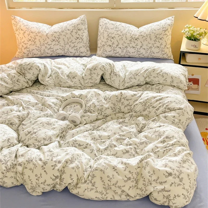 

3 sets, a duvet cover + a pair of pillowcases (no core) simple lightweight four seasons universal bedding