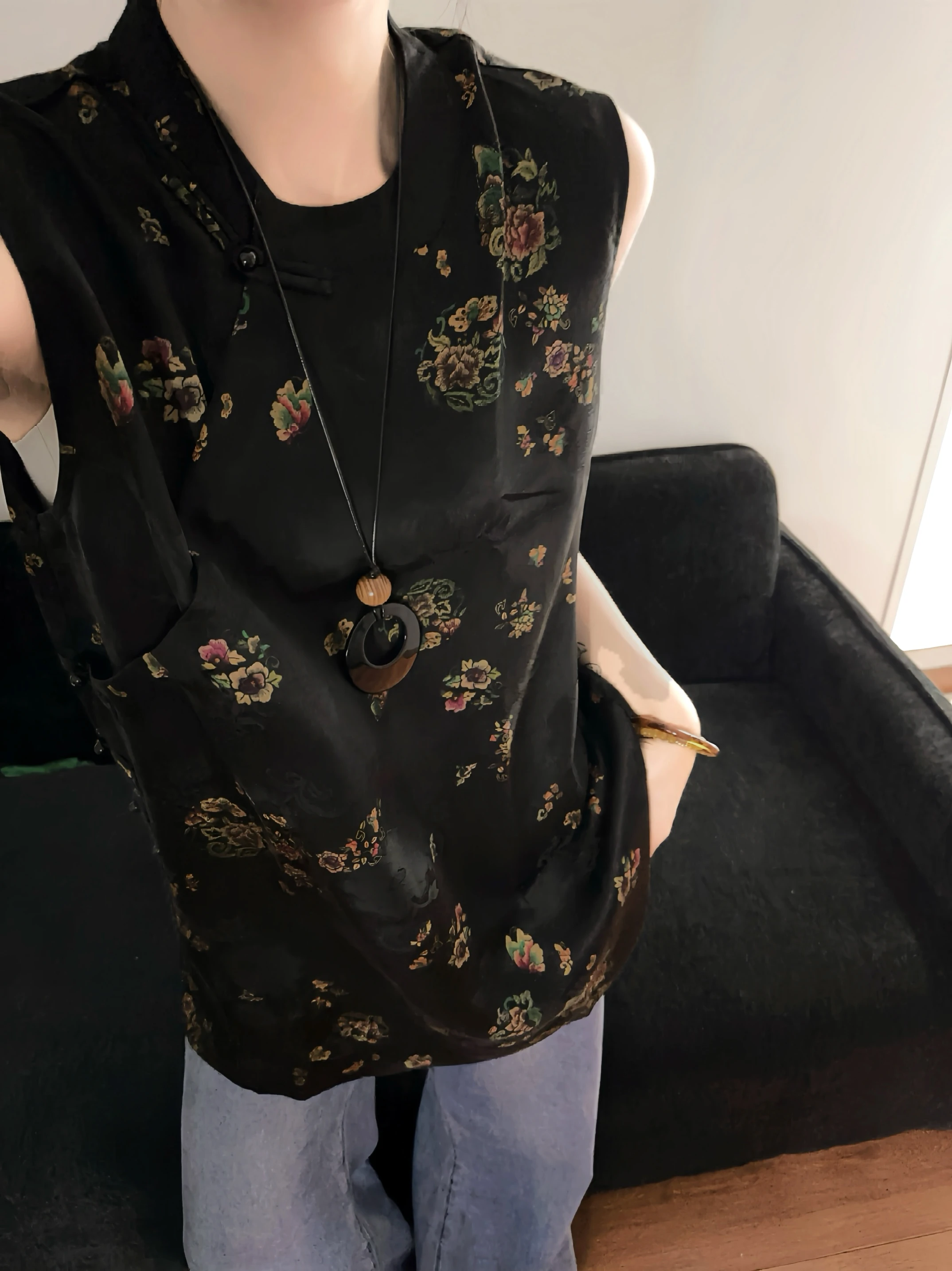 

Новинка 2025: Китайский шелковый жилет-ципао в национальном стиле, 100% шелк, с цветочным узором «Облако», тонкий топ