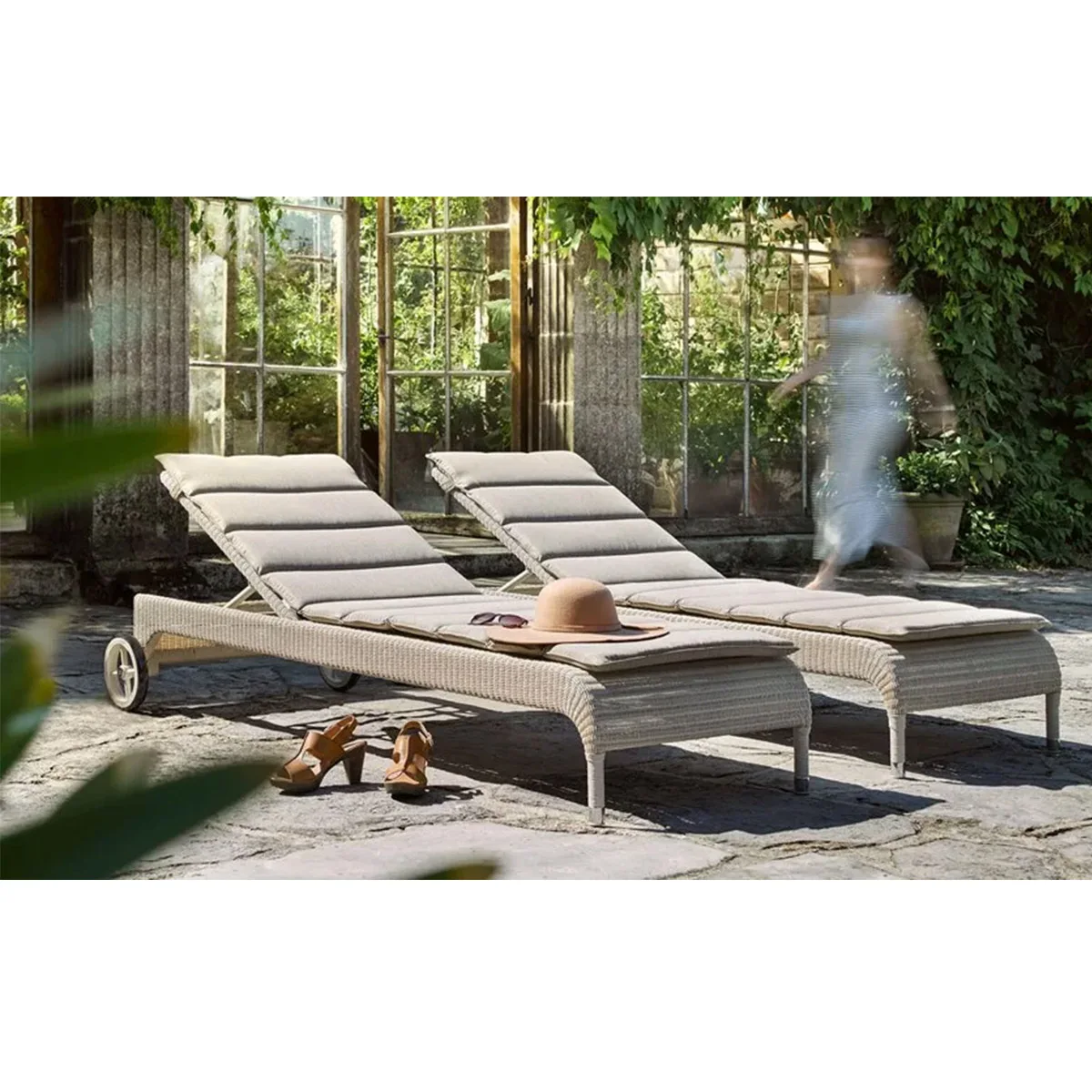 

Beach Sun Loungers Aluminum Frame PE Rattan Modern Outdoor Recliner Chair Waterproof Fabric Cushions for Pool Side Hotel Villa