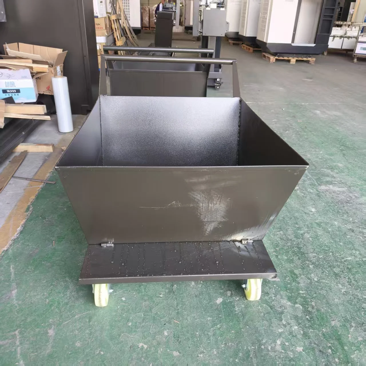 Tilting Stainless Steel Scrap Chip Trolley CNC Machine Tool Waste Collector Industrial Dump Cart with Engine and Bearing