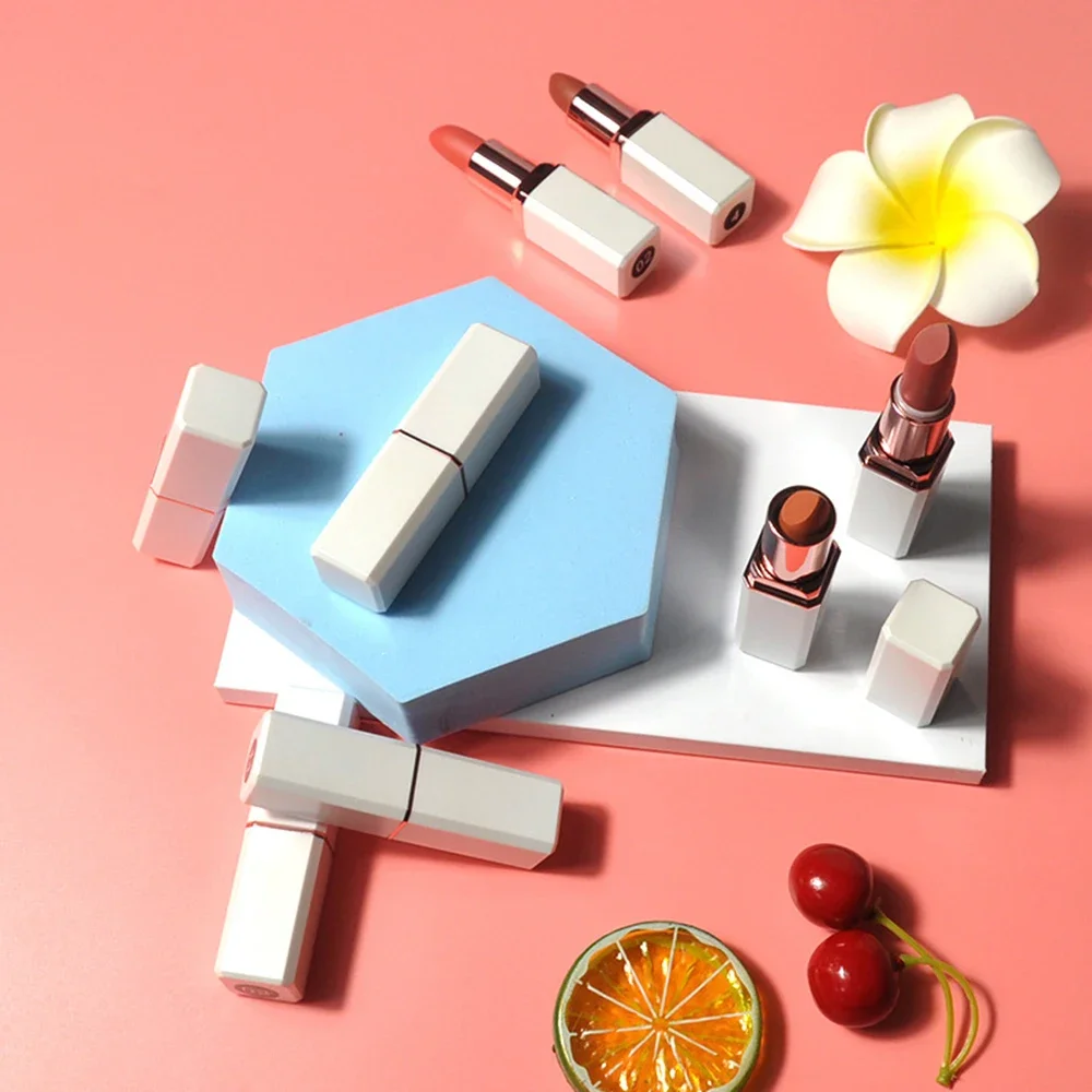 Private Label 18-kleuren witte tube lippenstift Aangepast logo Pigment Langdurig Waterdicht Mat Non-stick Niet-vervagende make-up Veganistisch