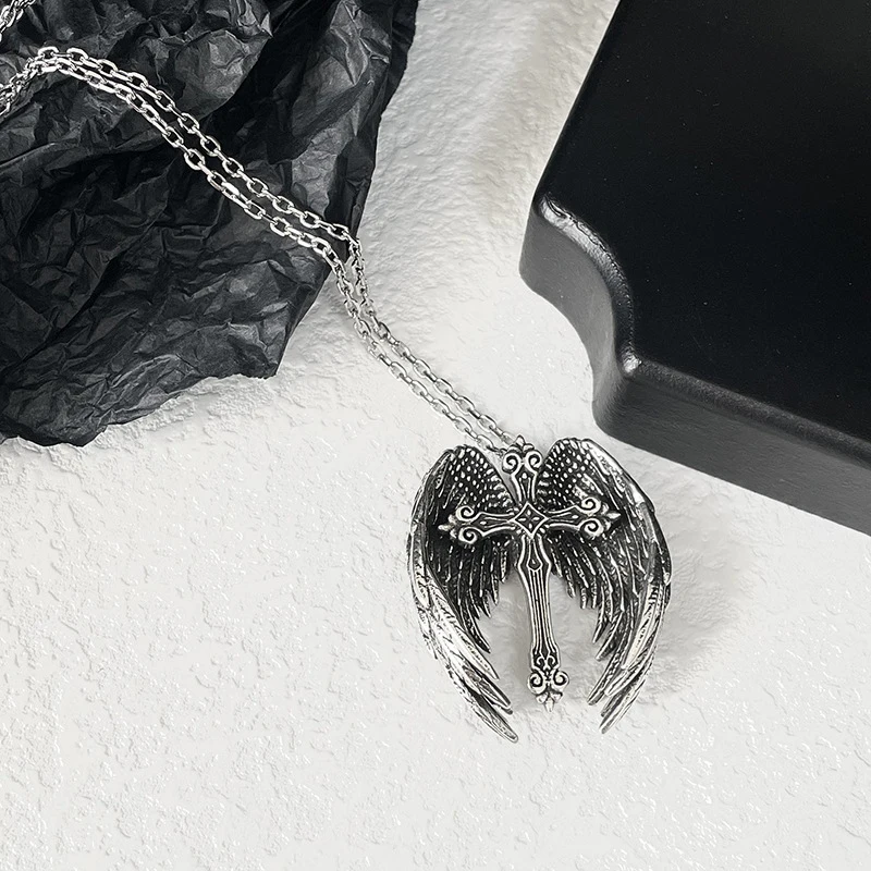 Layered Vintage Cross Necklace​ Adjustable Chain with Winged Cross Pendant, Versatile for Daily Wear, Adds an Edge to Any Outfit