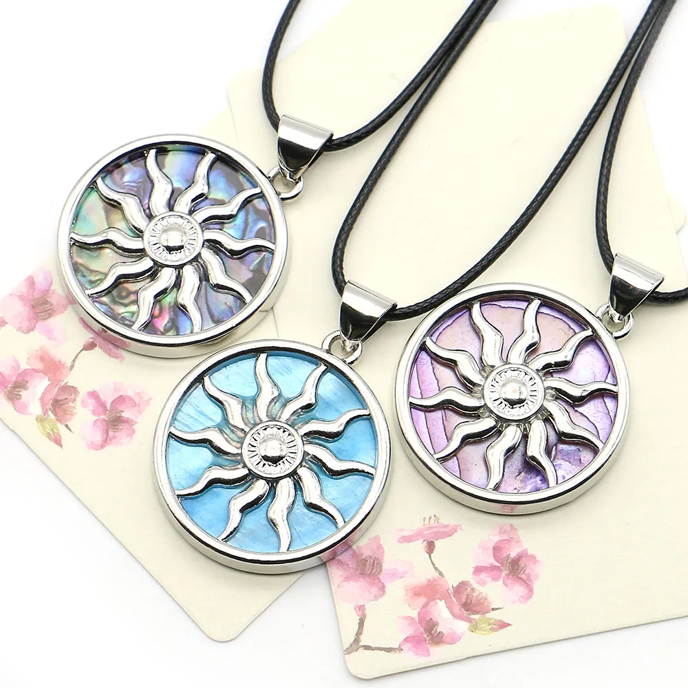 

Multi-color Imitation Shell Round Pendant Necklace with Sun-flower Shape Pattern Design Charms Leather Rope Chain Jewelry 1 Pc