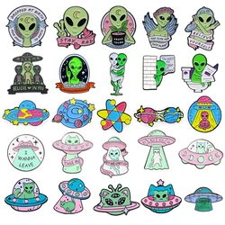 Creative Alien Enamel Brooch Wreath Basin Pick Spaceship Toilet Alien Space Cat Green Alien Metal Badge Punk Lapel Pins Jewelry