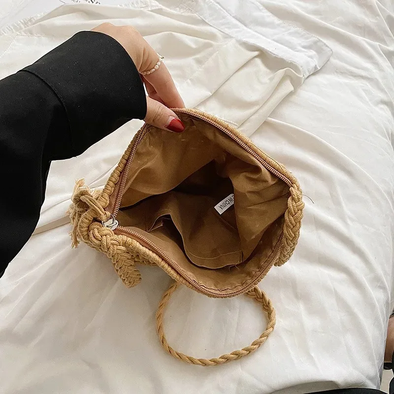 Sac messager en paille d\'été pour femme, sac à bandoulière tissé évidé, sac de plage initié, pompon de créateur, sac de voyage à la mode