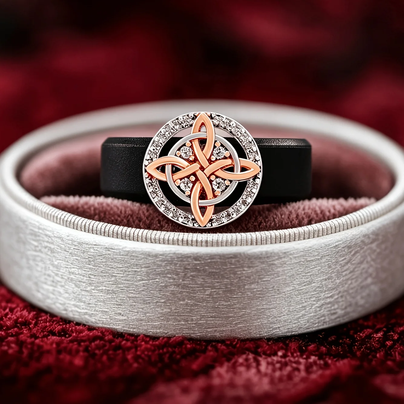 Vintage schwarzer weicher Silikonring, Hexen-Keltischer Knoten mit Zirkonia-Einlage, irisches Glücks-Hochzeits-Sportring – Detail 5