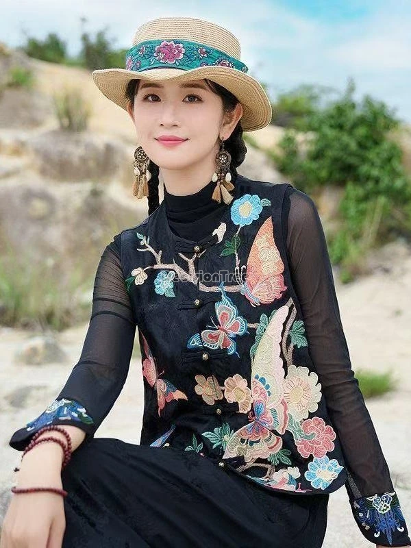 

2025 summer new chinese improved ethnic style embroidery satin jacquard sleeveless vest retro fashion women daily cheongsam vest