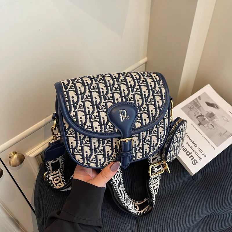 

Trendy 2026 Saddle Crossbody Bag, Women‘s Embroidered Shoulder Bag with Adjustable Wide Strap - Stylish & Versatile Hobo Purse