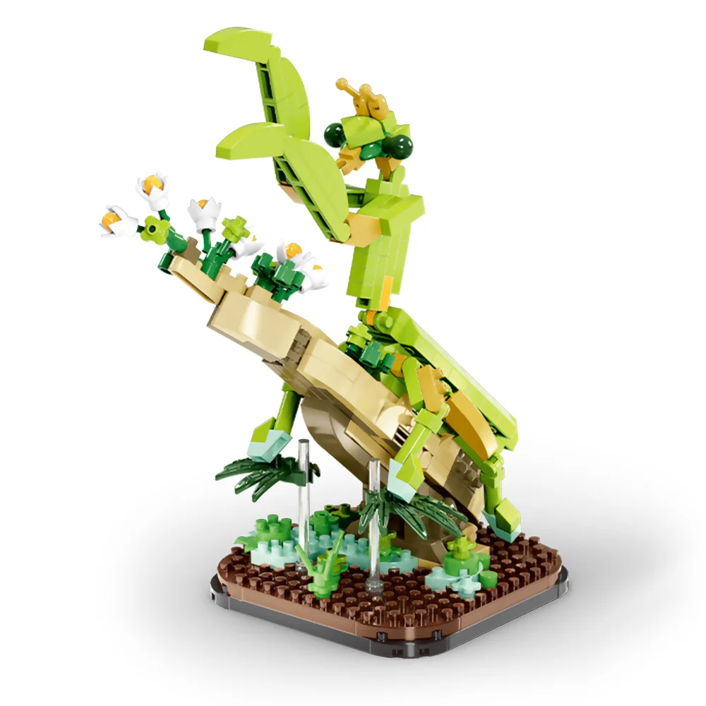 Animal Series Jungle Crossing Flowers Bush Mantis Building Set, Creative Insect Collection Construction Kit，423 Pieces Bricks