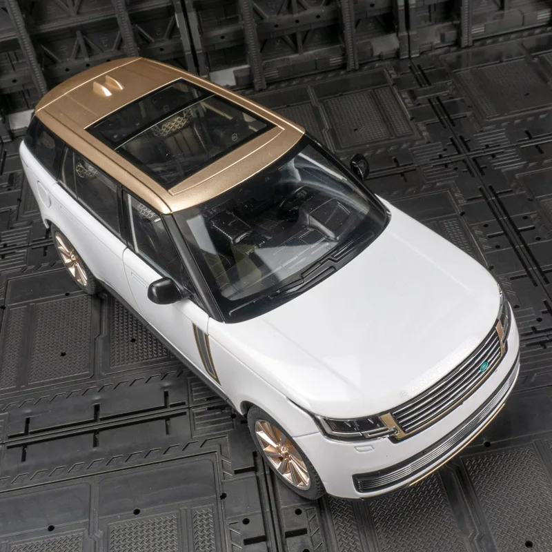 

1:18 Range Rover SV2022 модель внедорожника из сплава, украшение, игрушечная дверь, можно открыть, детская звуковая и световая игрушка большого размера