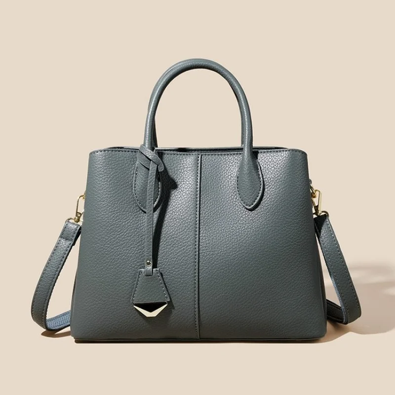 

Elegant Leather Women's Shoulder Bag High-End Luxury Brand Fashionable Famous Paris Stylish Hardware Daily Bag​