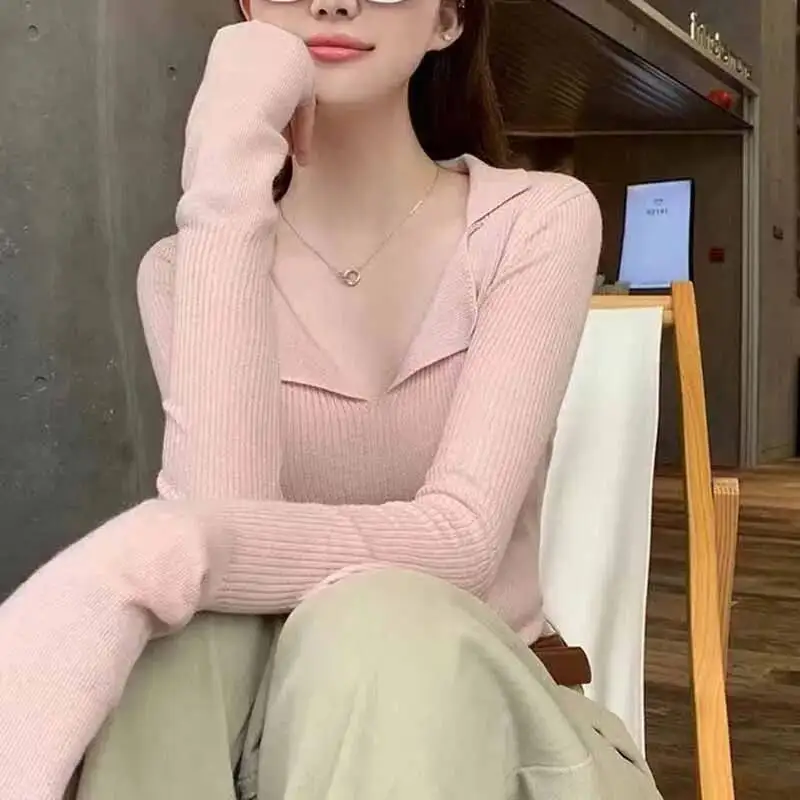 

Женские вязаные джемперы с расклешенными рукавами, корейский модный тонкий эластичный вязаный пуловер, свитер, однотонный элегантный свитер с v-образным вырезом