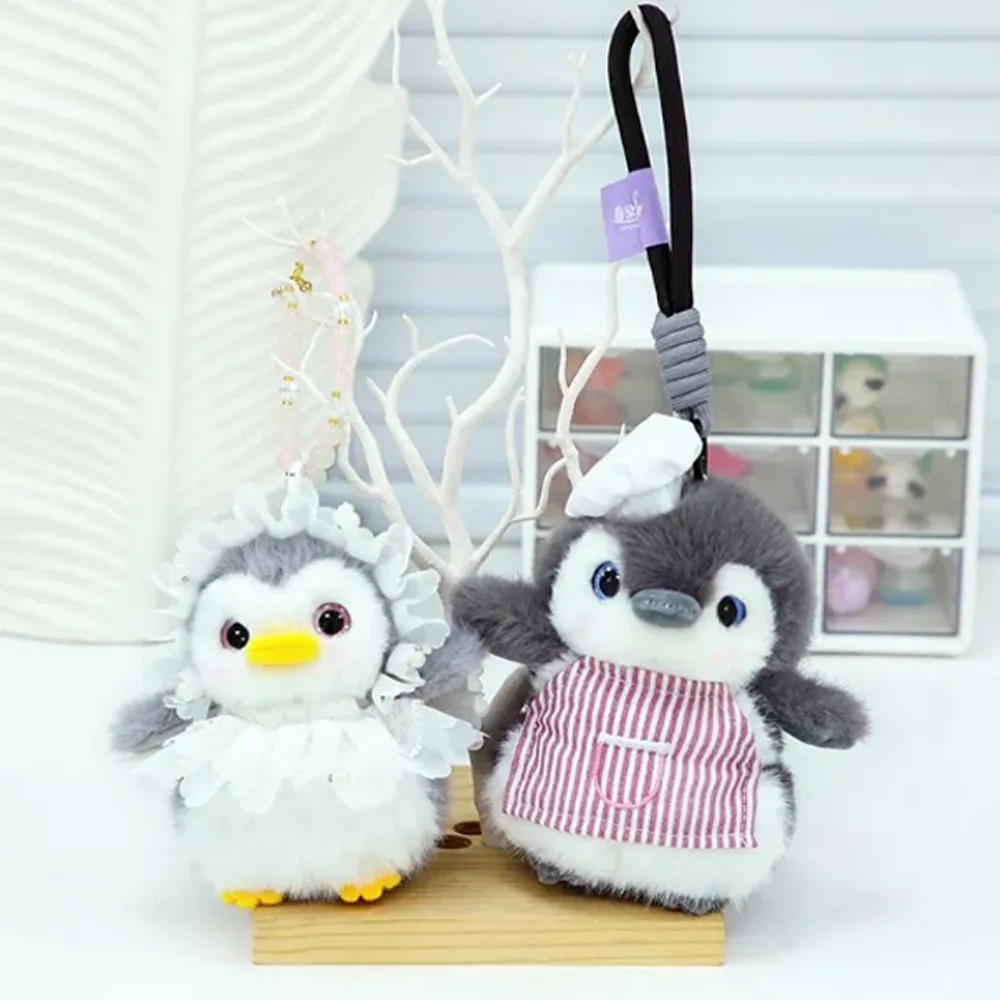 Delantal pingüino llavero de felpa colección vestido pingüino coche llavero suave dibujos animados animales de imitación juguete de peluche regalos para niños