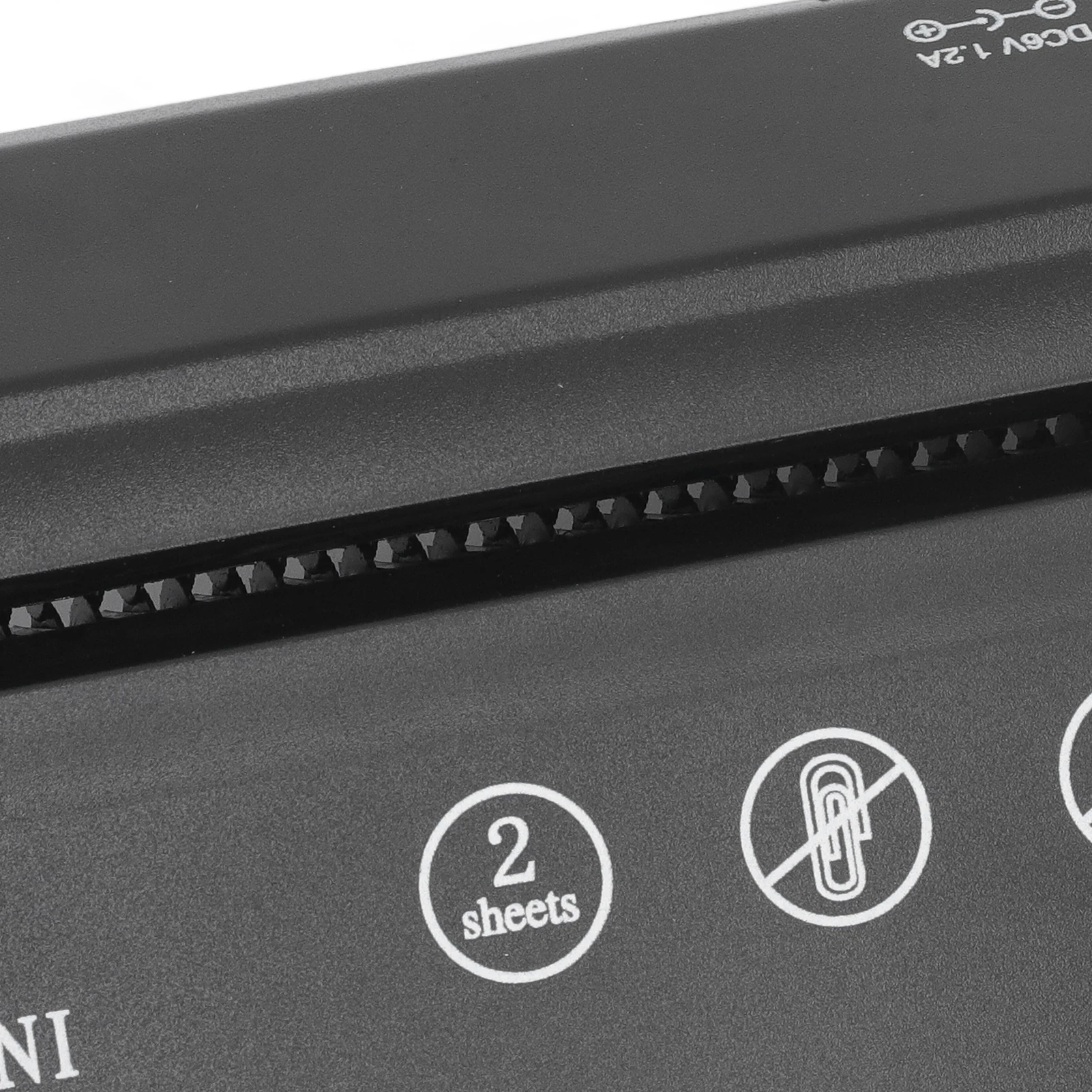 سطح المكتب آلة تقطيع الورق الصغيرة آلة تقطيع الورق الصغيرة USB الكهربائية المحمولة سطح المكتب الصغيرة A6 قطاع أداة القطع للمكتب