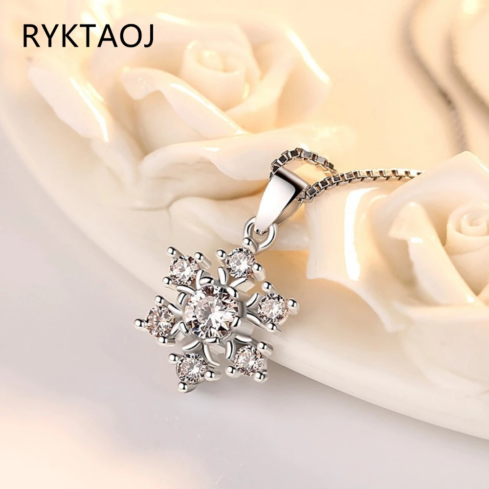 925 Sterling Silver Snowflake Pendant Necklace for Women Round Cubic Zirconia CZ Necklace Winter Wedding Party Fine Jewelry Gift