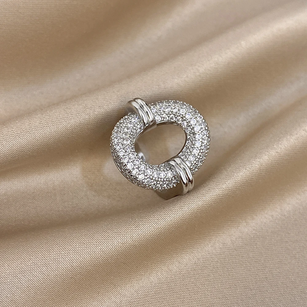 Greatera Edelstahlring, diamantbesetzter Verschluss, Geometrie, hohles Design, luxuriöses Temperament, Damenschmuck, europäisches Amerika