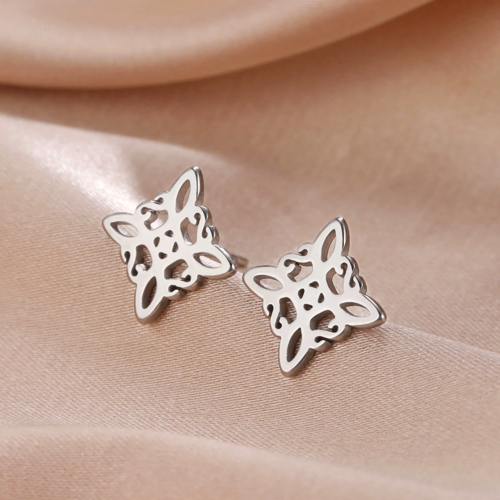 Skyrim Witch Knot Stud Earrings Women Stainless Steel Irish Knot Witchcraft Amulet Protection Earring 2025 Vintage Jewelry Gifts