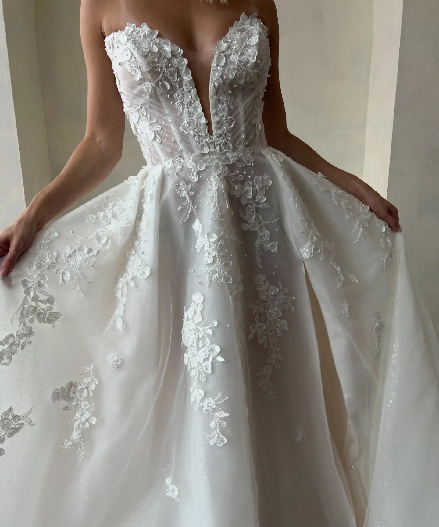 Sexy V-neck Beaded  Lace Applique Bridal Grown A Line Wedding Dresses Custom Made Rode Do Morrie