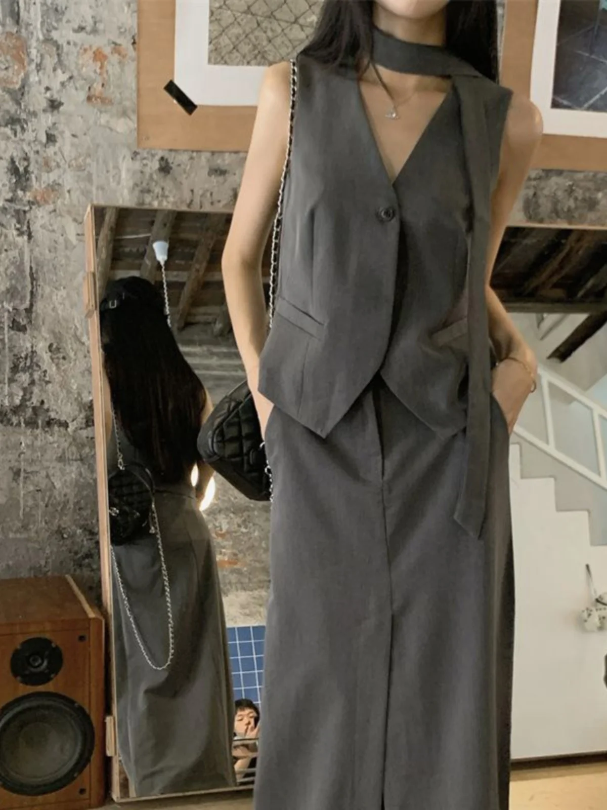 

Retro Grey Sleeveless Suit Set Women's High Waist Split Skirt Fashionable Two-Piece Ensemble Spring Summer Collection