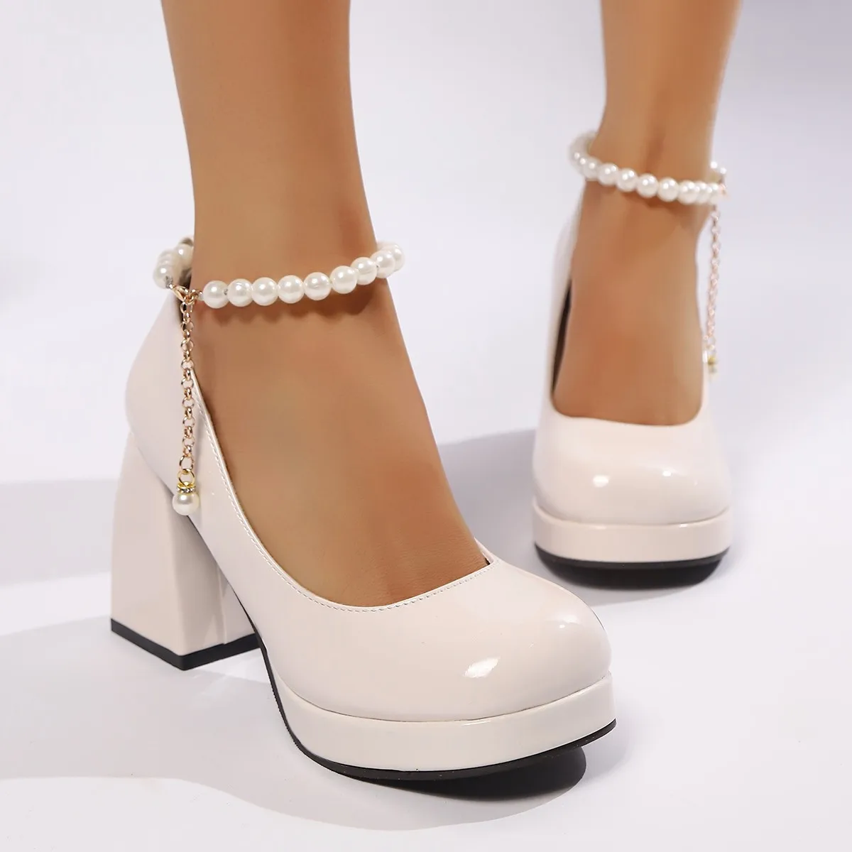 Plus-Size-Damenschuhe, neu, sexy, runde Spitze, flacher Einstieg, Ein-Schnallen-Verschluss, Diamanten, dicker Absatz