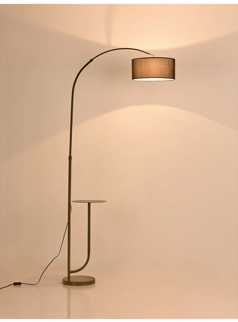 Lámpara de pie de metal contemporánea, luz de pie de arco simple para esquina, lámpara alta blanca y negra con placa para sala de estar y dormitorio