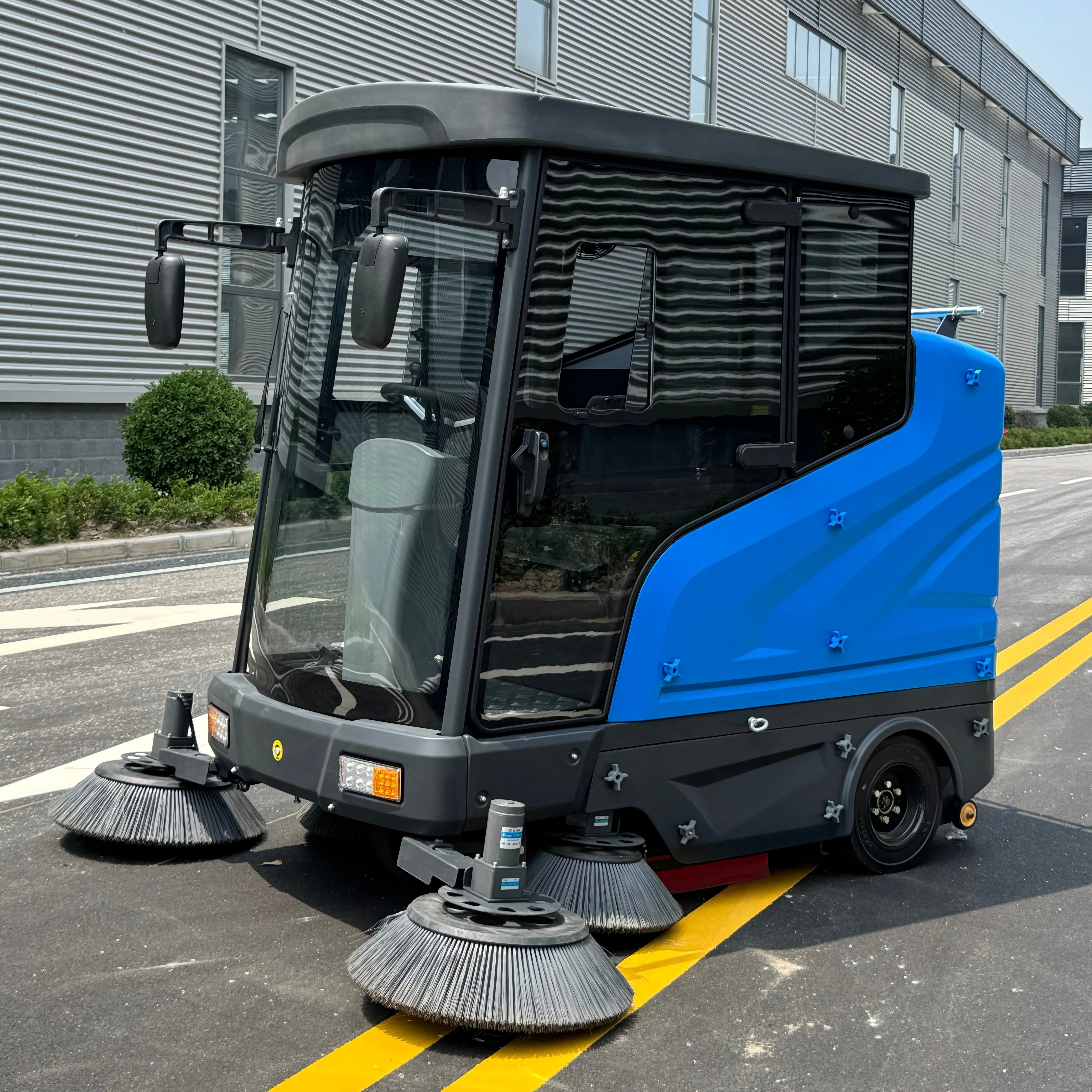 Customized Hot Sale Floor Cleaning Autonomous Road Sweeper Machine With Wire Brush Cleaning Street Sweeping Machine
