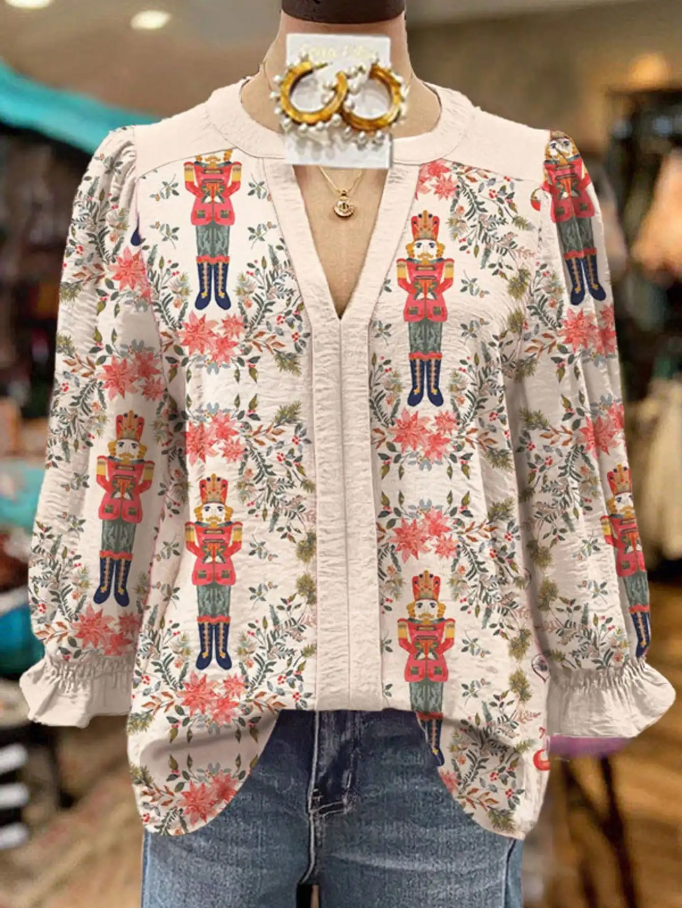 

Colorblock Shirt With Holiday Toy Soldier Pattern & Floral Accents – Casual Long Sleeve Top For Christmas Parties，Winter Outfits