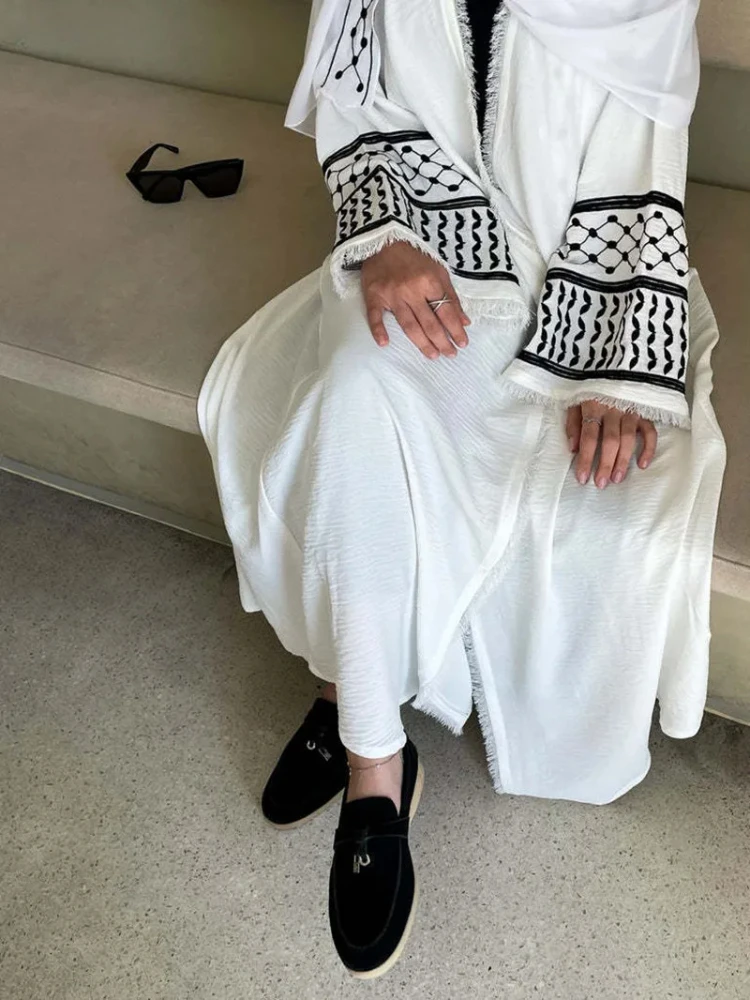 

New Fashion Embroidery Kimono Oversized Women Full Length Elegant Loose Robe Abaya Female Casual Worship Service Abayas Muslim