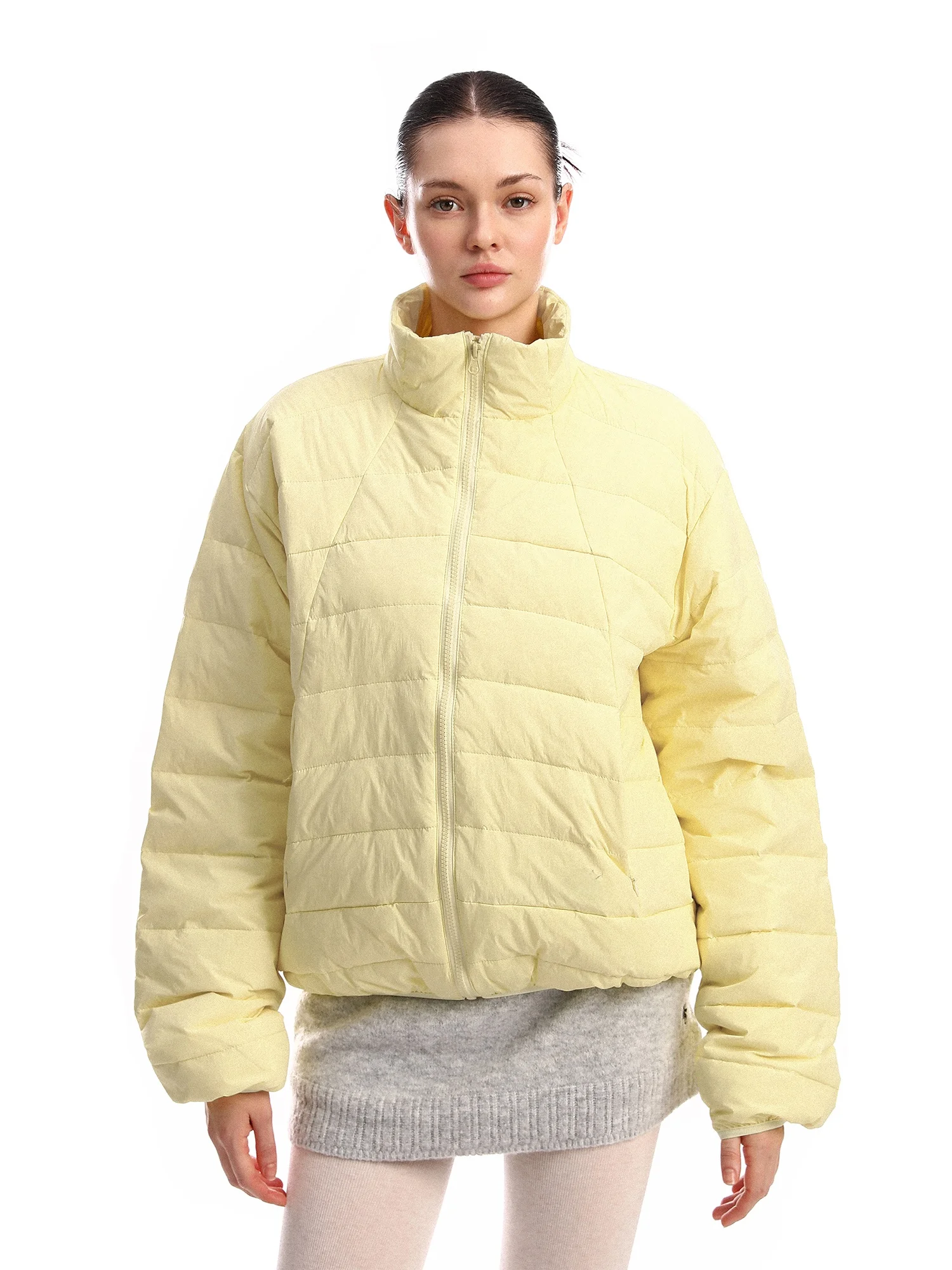 

Легкая женская зимняя теплая куртка-пуховик свободного кроя, однотонная, на молнии, с длинными рукавами