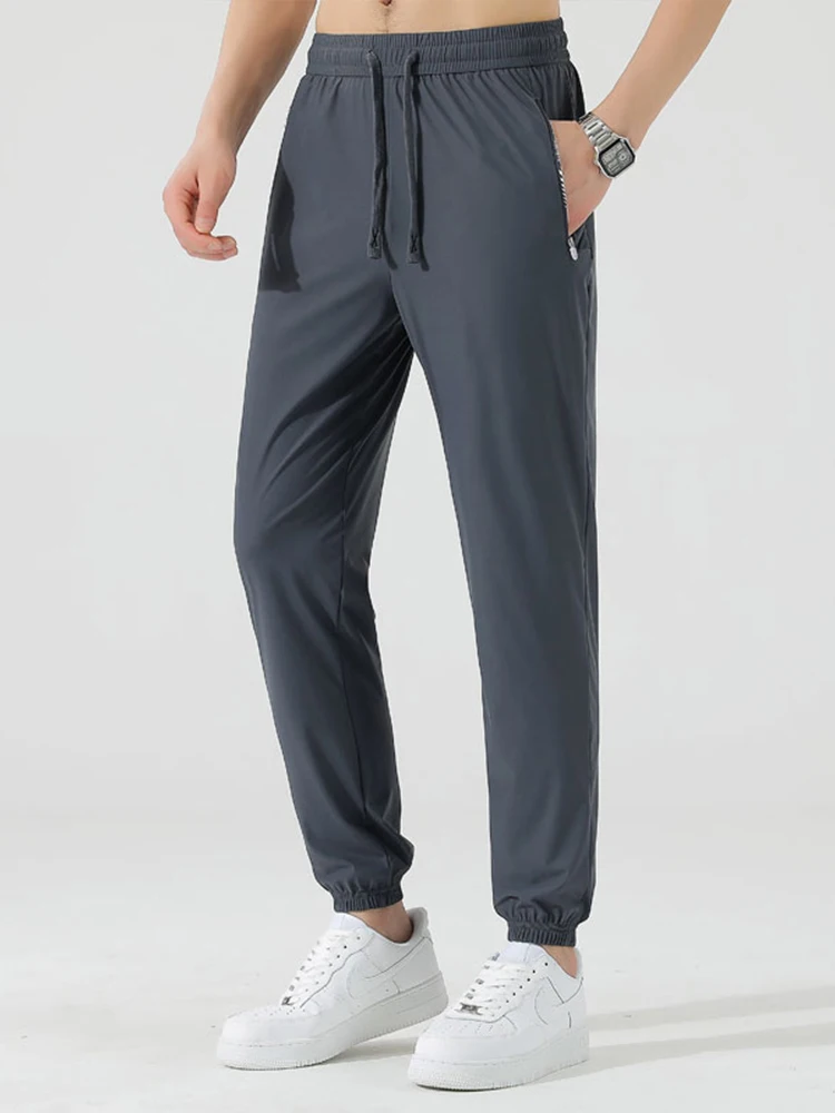 Pantalones de chándal finos de seda de hielo para hombre, pantalón de chándal informal de nailon elástico de secado rápido, novedad de verano, 2024